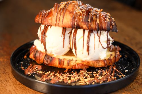 קרוסאן עם גלידה ושוקולד